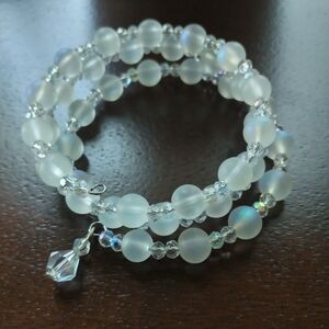 Handcrafted Unique Elegant White Coil Wire Lucite & Crystal Beaded Bracelet NWOT